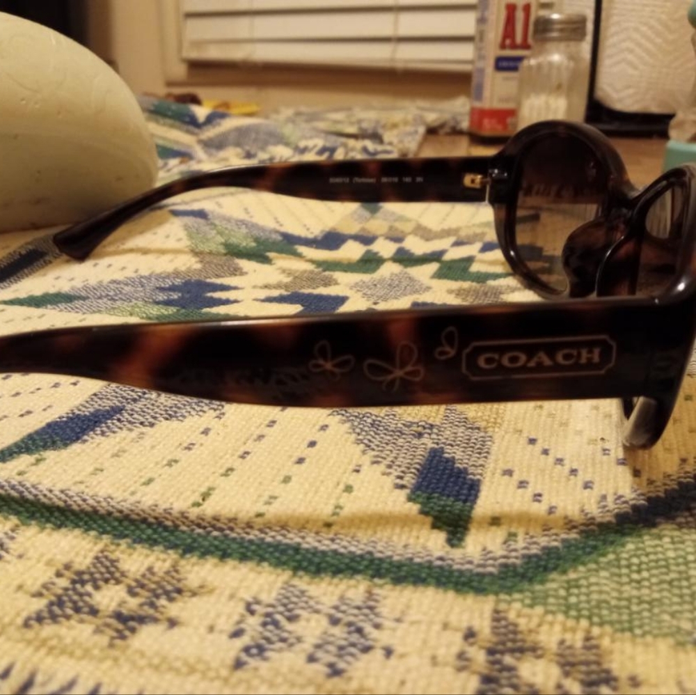 Coach sunglasses - Picture 7 of 9